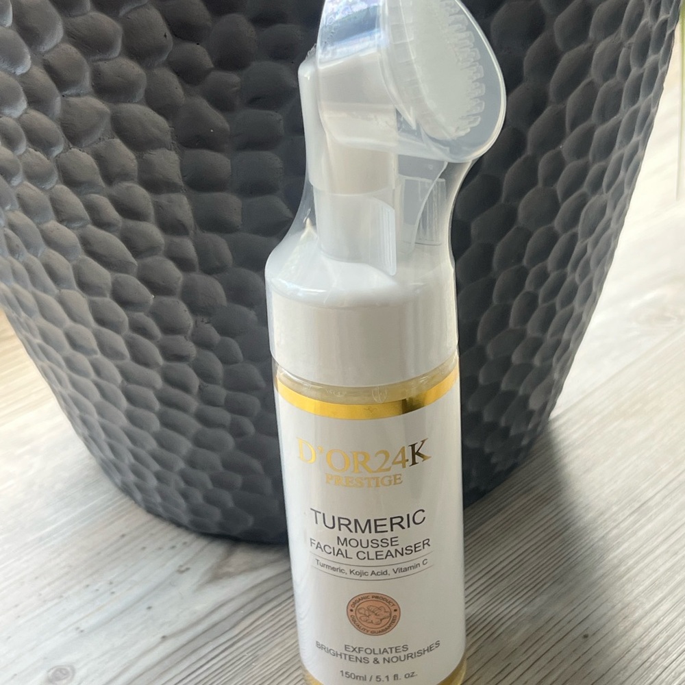 D’or24k Turmeric Mousse Facial Cleanser - Gold